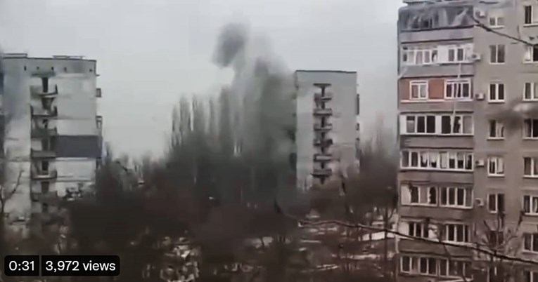 VIDEO Objavljena snimka: U Mariupolju Rusi pogodili nebodere