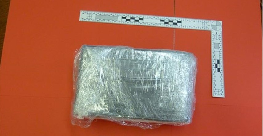U Zadru uhićen diler, imao je kilu čistog kokaina vrijednog 1,6 milijuna kuna