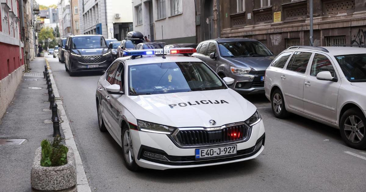 Motociklist u Sarajevu napao i teško ozlijedio taksista i njegovog sina