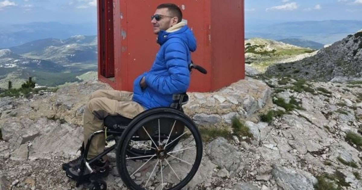 Slaven se uz pomoć HGSS-a i planinara popeo u kolicima na najviši vrh Hrvatske