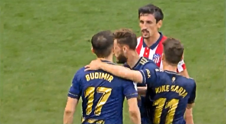VIDEO Budimir zabio Atleticu pa se sukobio sa Savićem. Suigrači ih razdvajali