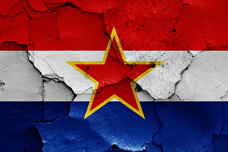 Na svinjac stavio zastavu socijalističke Hrvatske, prijeti mu kazna u dinarima