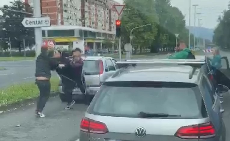 VIDEO Vozači se žestoko potukli na semaforu u Novom Zagrebu, dobit će prijave