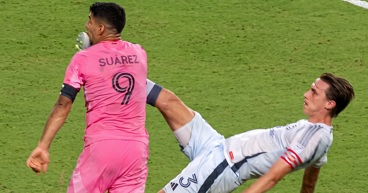 VIDEO Luis Suarez dobio kopačkom u lice