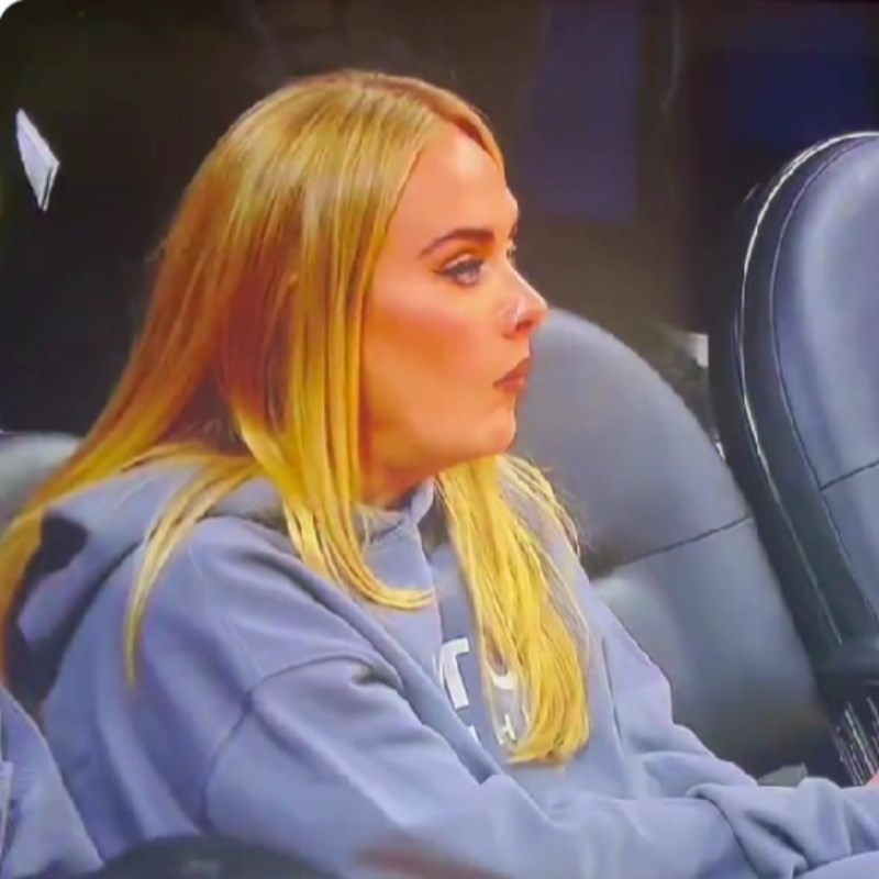 Adele je zijevnula na košarkaškoj utakmici i cijela je stvar postala viralna
