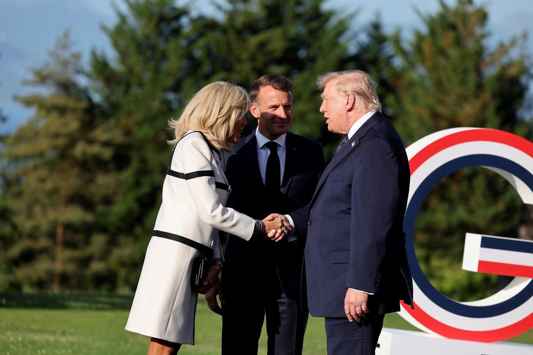 Snimka sa summita u Francuskoj postala viralna: Trump nije puštao ruku Brigitte Macron