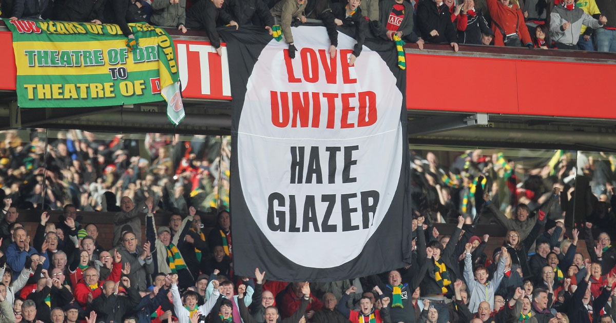 Mirror: Apple kupuje Manchester United za sedam milijardi dolara i gradi stadion?
