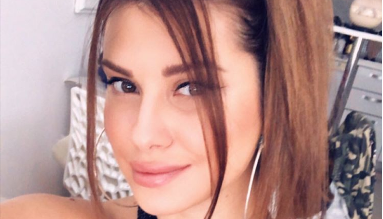 Ecija Ivušić dva sata kasnila na posao jer je lupala selfieje