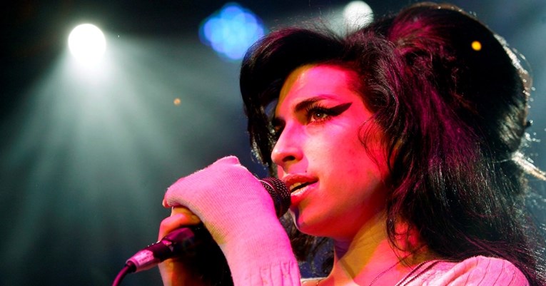 Haljina koju je Amy Winehouse nosila u Beogradu mogla bi se prodati za 130.000 kuna