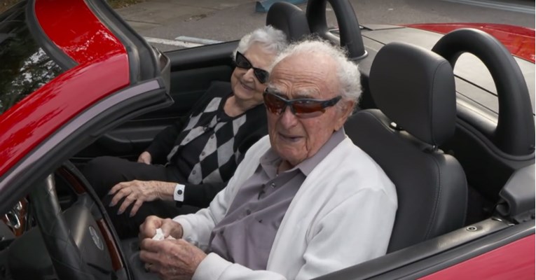 VIDEO Ima 107 godina i aktivan je vozač. Pogledajte njegov izbor automobila