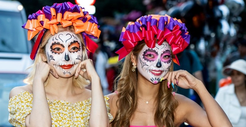 U Meksiku počeo festival uoči blagdana Svih svetih, ulice su pune šarenih kostima