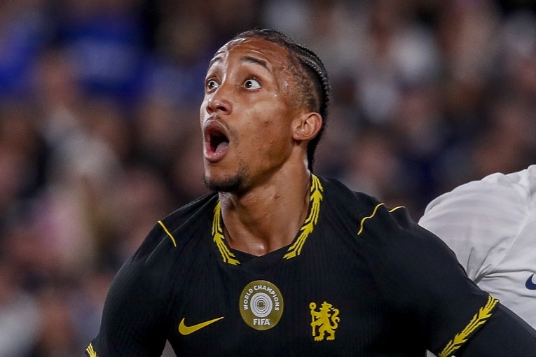 Chelsea zarađuje milijarde, a nema glavnog sponzora na dresu. Znate li zašto?