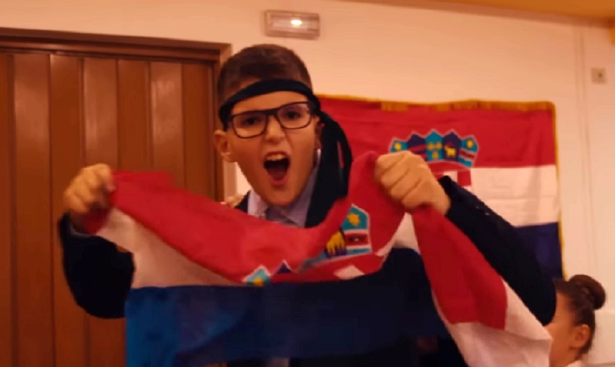 Vojko V pjeva o saborskoj penziji: Bit đubre nije loše, ruku na srce kad svira himna