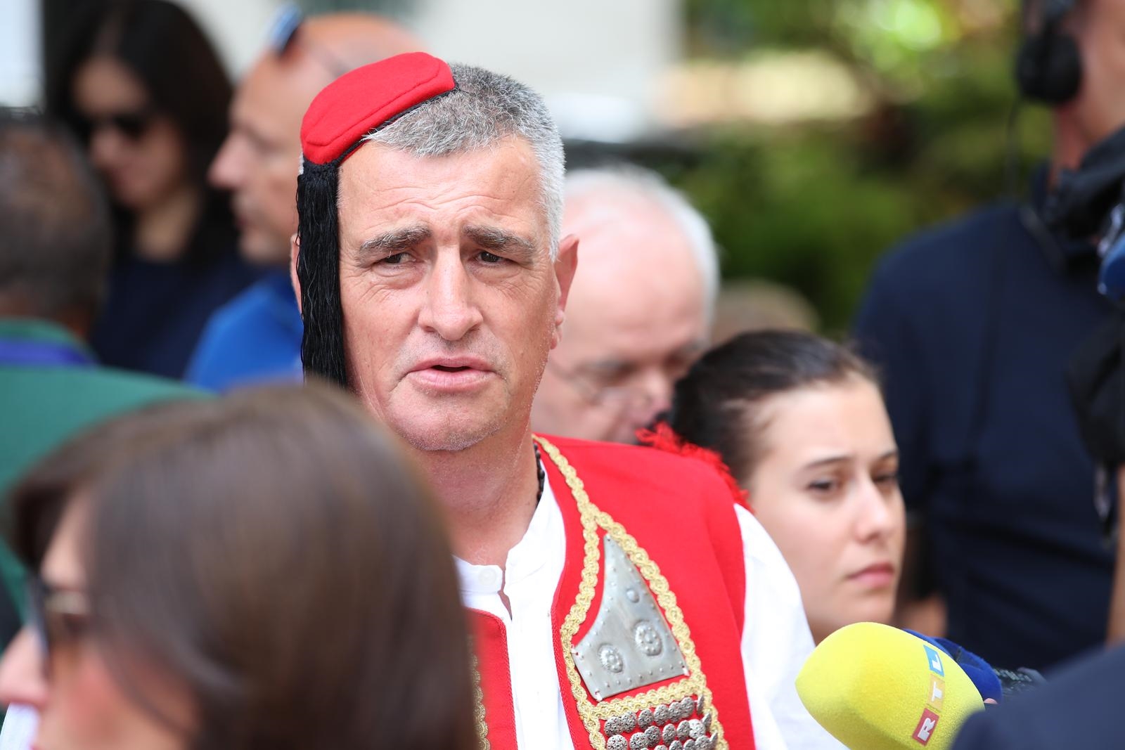 Bulj produžio radno vrijeme vikendom u Sinju. Restorani mogu raditi do 4 ujutro