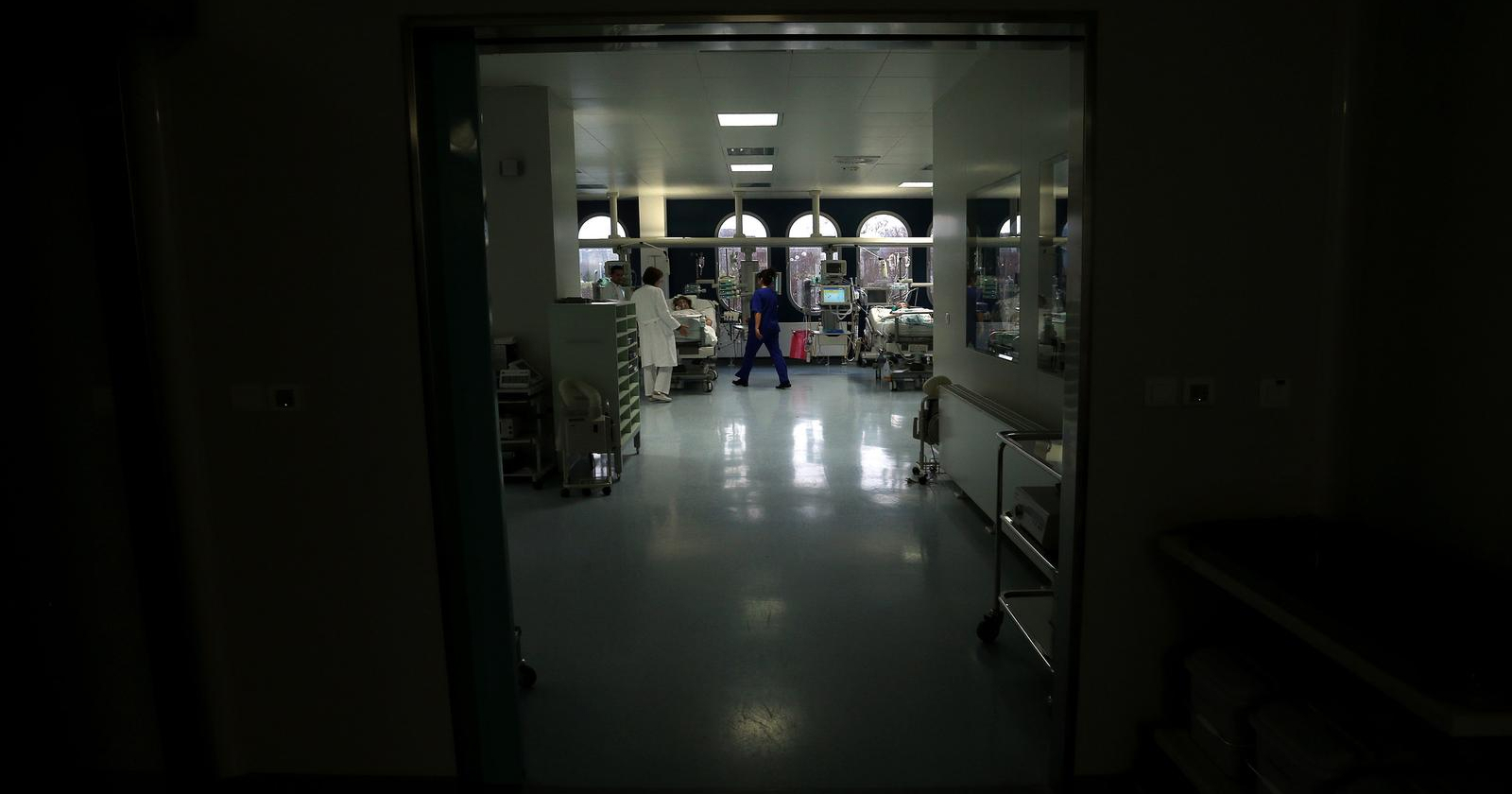 Muškarac usred noći došao u bolnicu u Dubravi. Imao prostrjelnu ranu