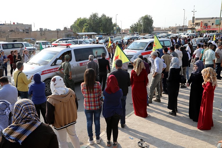 Kurdski borci objavili da su se povukli iz grada na granici s Turskom