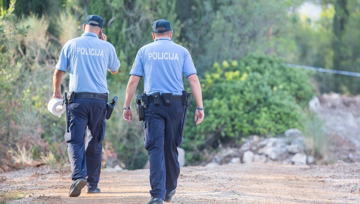 Policajac u Dubrovniku lovio motociklista, zabio se u stup i pao u nesvijest