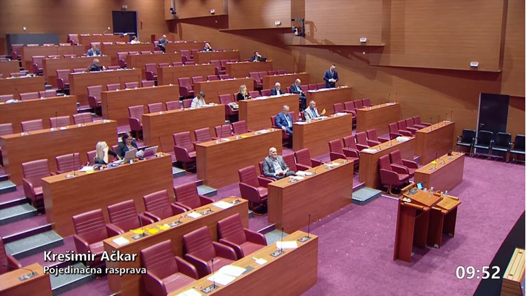 Žestoka rasprava u saboru do kasno u noć