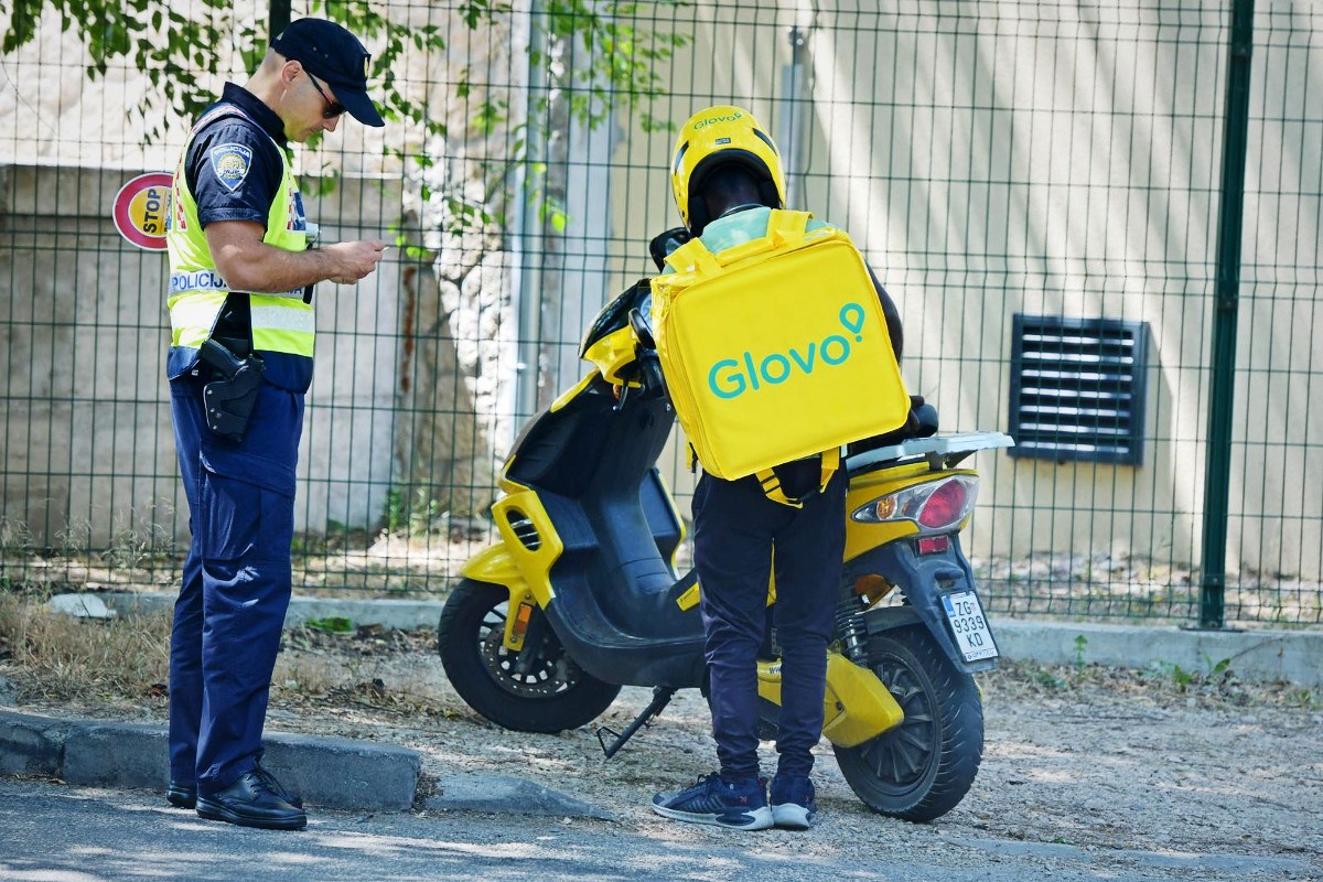 Napadnut i opljačkan dostavljač u Zagrebu, policija traga za trojicom