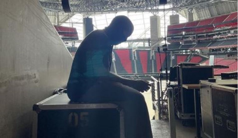 Kanye West pokazao gdje spava na stadionu na kojem živi dok ne završi novi album