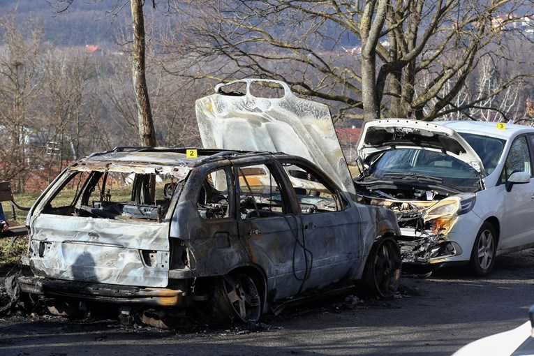 VIDEO U Zagrebu potpuno izgorio auto, zapalio se i drugi