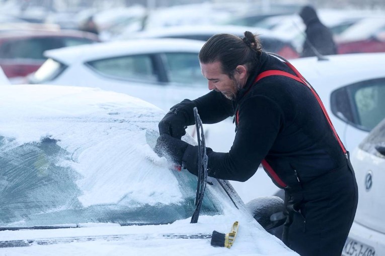 U Srbiji zbog snijega proglašeno izvanredno stanje: Tisuće kućanstava bez struje