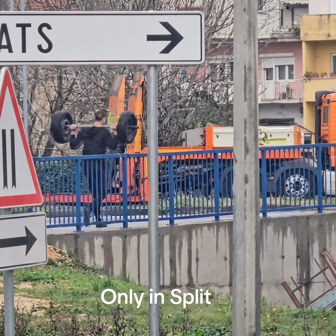 VIDEO Snimka iz Splita je hit: Hoda ulicom s utezima iznad glave