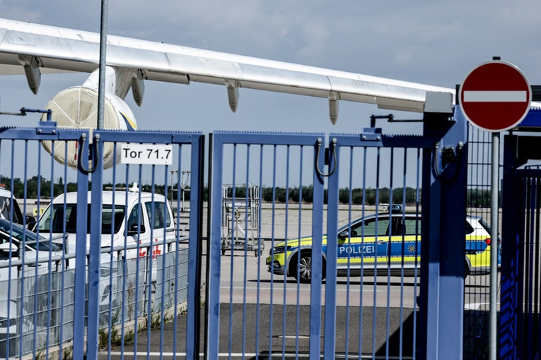 Kod njemačkog aerodroma pronađen već treći dron. Uz njega vojni eksploziv