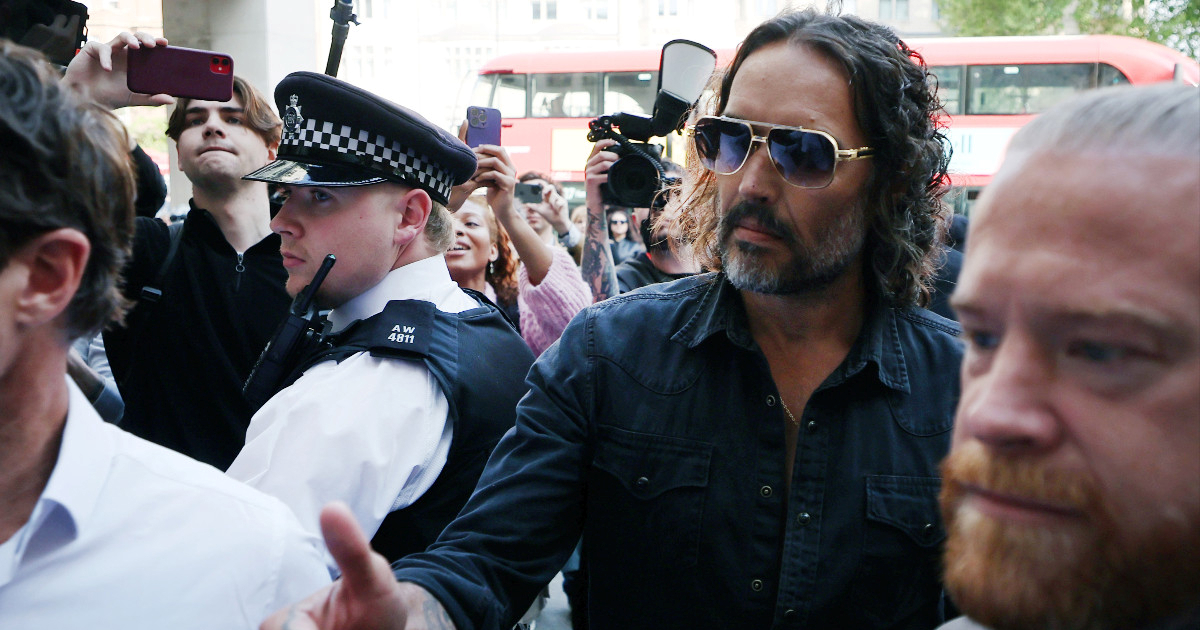 Russell Brand izjasnio se da nije kriv po novim optužbama za silovanje