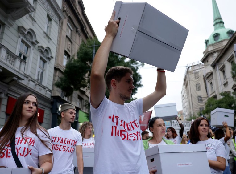 Srpski studenti uoči izbora na turneji po BiH. Odmah dobili prekršajne prijave