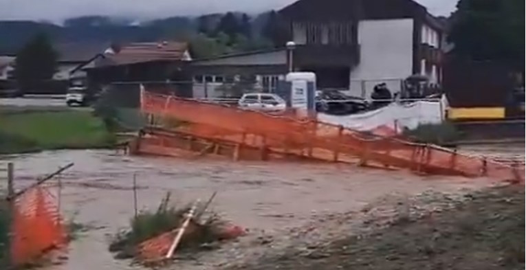 VIDEO Voda odnijela most u Zagorju. Kod Marije Bistrice se raspala cesta