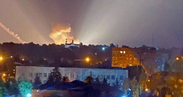 VIDEO Golema eksplozija na okupiranom području, pogođeno rusko skladište streljiva?