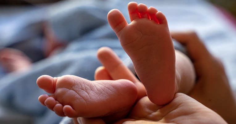 Roditelji bi trebali biti svjesni ovog stanja: Ako beba plače, provjerite joj prstiće
