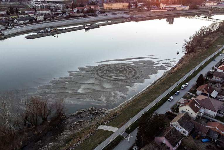 U koritu Drave koja se povukla osvanuo nevjerojatan prizor