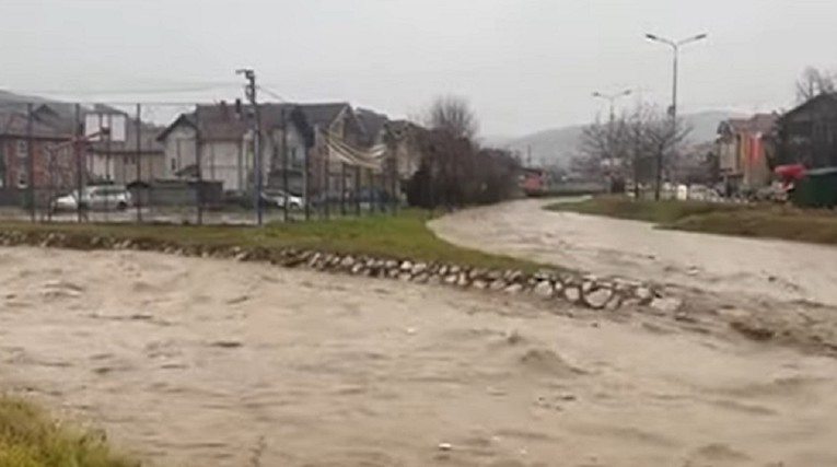 VIDEO Velike poplave u južnoj Srbiji, dvoje nestalih