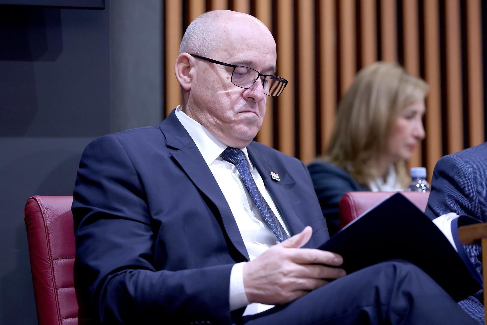 Vraća se legalizacija. Oporba napala Bačića: Ovaj zakon je kao bočica otrova