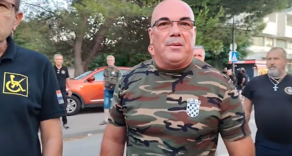 Vođu zabranitelja prozvali da je dezerter i da laže o ratnom putu. Odgovorio je