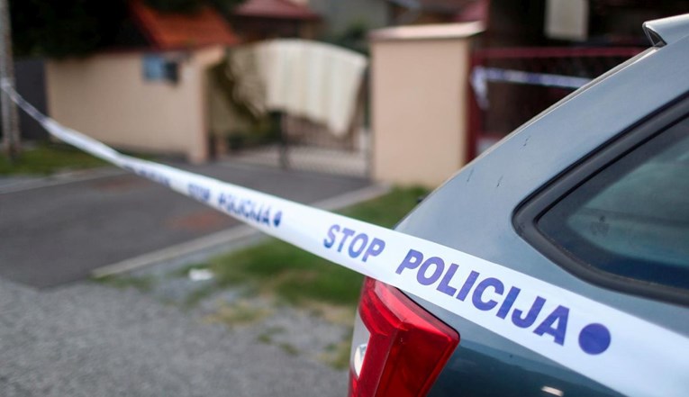Muškarac htio ubiti ženu i djecu pa se ubio. "Napao je ženu nožem dok je kuhala"