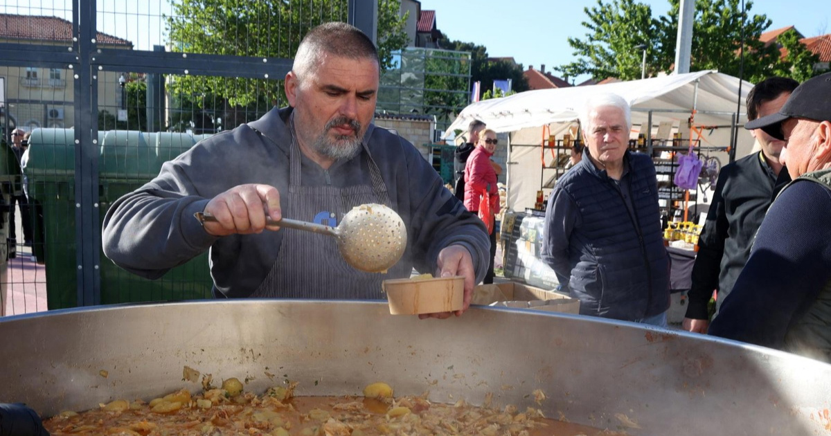FOTO Svi razmišljaju samo o roštilju, a u Skradinu se razgrabio bakalar