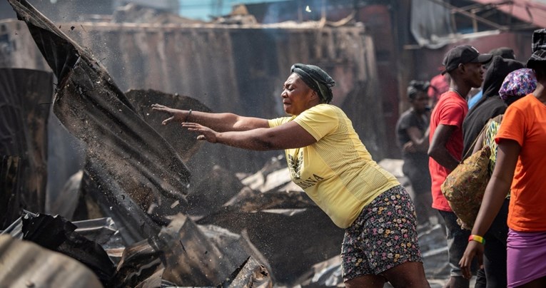 Tinejdžerica u Gvajani izazvala požar jer su joj oduzeli mobitel. Poginulo 19 učenika