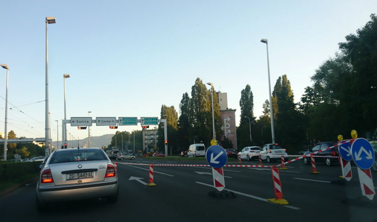 Velike gužve u Zagrebu: Počeli radovi na sanaciji ceste u Držićevoj