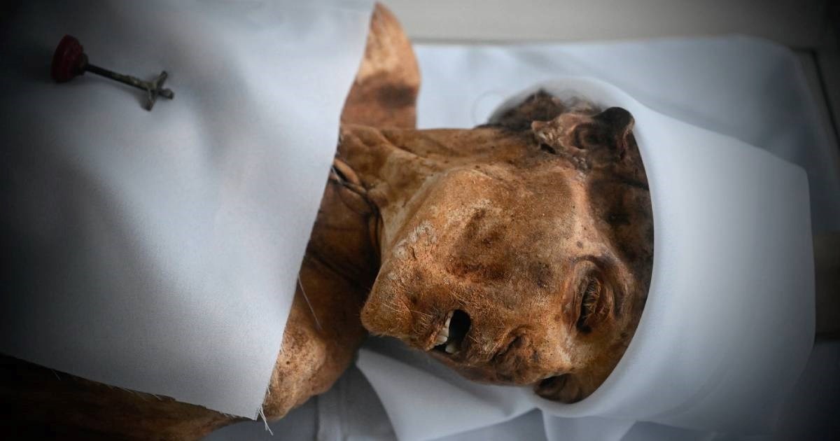 U kolumbijskom gradu se nešto čudno događa s tijelima nakon smrti. Ne zna se zašto
