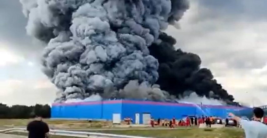 VIDEO Veliki požar u skladištu u Moskvi