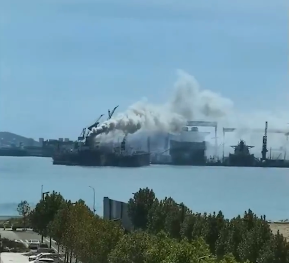 U Kini se zapalio strani teretni brod. Najmanje 20 mrtvih, javio se i predsjednik
