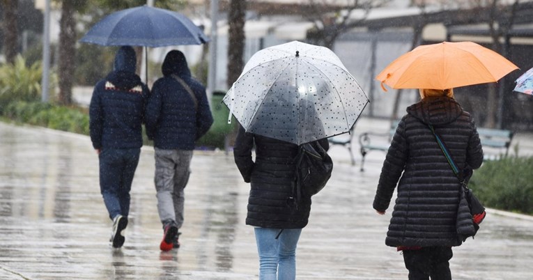 FOTO Kiša nije spriječila Šibenčane da uživaju u nedjeljnoj šetnji