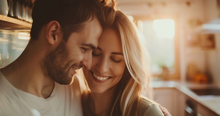 Dva horoskopska znaka koja uvijek biraju starije partnere