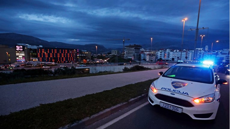 Dijete u Splitu šetalo s airsoft puškom. Građani u panici zvali policiju