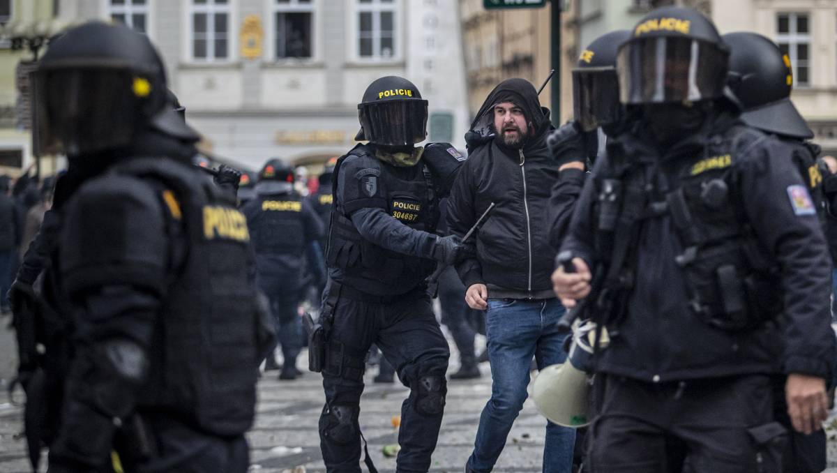 VIDEO Prosvjedi u Pragu zbog mjera protiv korone, više od 20 ozlijeđenih