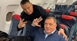 Dodik otputovao u Rusiju, slikao se u avionu s podignuta tri prsta