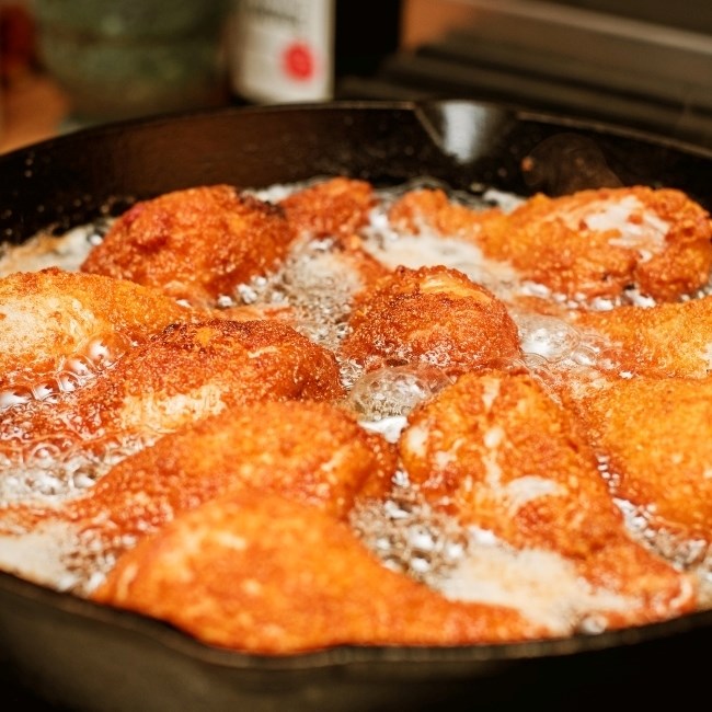 Jedete li je i vi? Neku hranu ljeti bi trebalo izbjegavati, iako mnogi u njoj uživaju